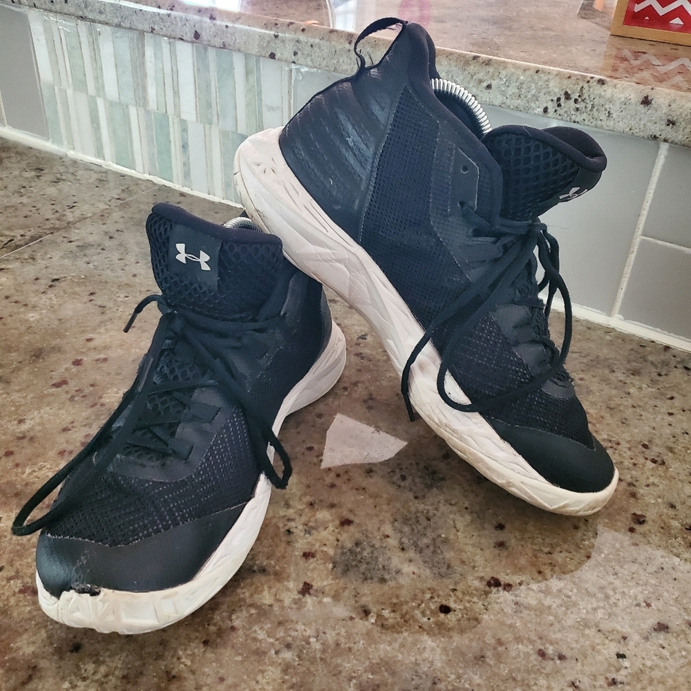 Under Armour Mens 8 Jet Mid Basketball Shoes Black‎ 3020623-001 Mesh Lace Up
